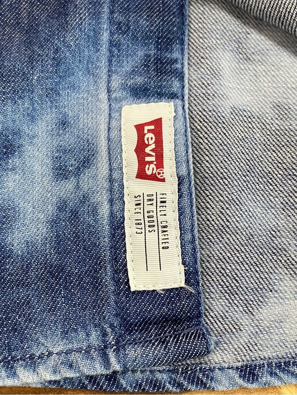 Levi’s Boys’ Barstow Acid Wash Long Sleeve Button Down Western Shirt Size 7